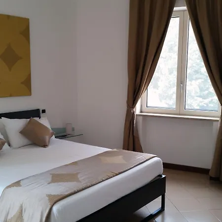 L'insolita Reggia 別荘 カゼルタ