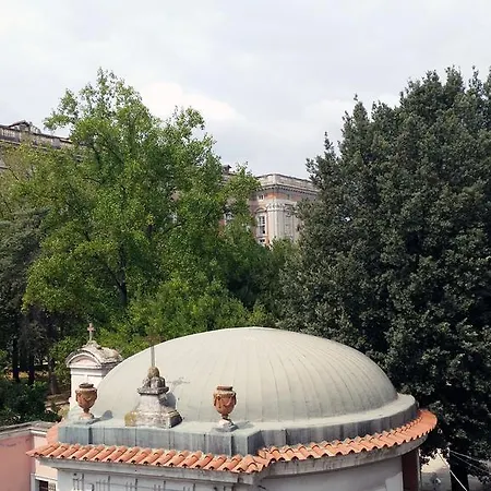 L'insolita Reggia Nyaraló Caserta